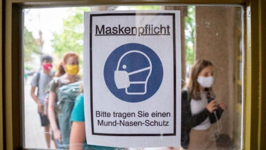 Médicos alemanes de terapia piden 15 días de cierre total para bajar los casos de Covid-19