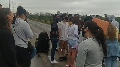 Ordenan el ingreso al país de argentinos varados en la frontera con Brasil en Paso de los Libres