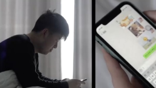 El hombre que trabaja como alarma