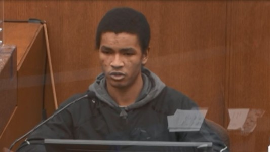 Testigo se quiebra en el juicio por la muerte de George Floyd