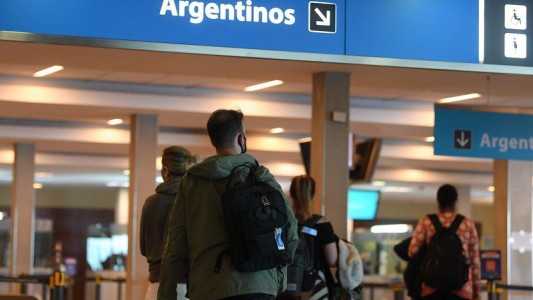 El Gobierno evalúa traer a argentinos varados en el exterior en forma escalonada