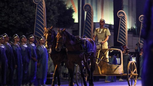 “Desfile dorado”: el fastuoso cortejo para trasladar 22 momias egipcias en El Cairo