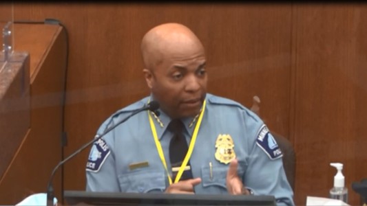 Jefe policial atestiguó contra Chauvin en juicio por la muerte de Floyd
