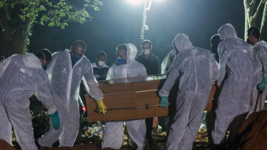 Brasil registró 4.195 muertes por coronavirus, un nuevo récord desde el inicio de la pandemia