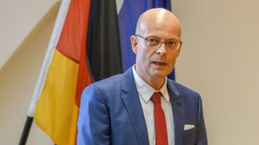 Alemania: suspendieron a un alcalde por vacunarse sin ser prioritario