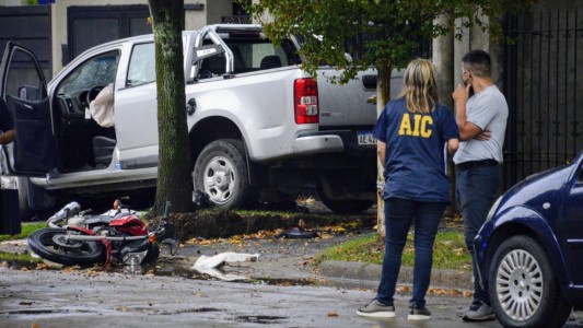 Atropelló a ladrones tras salidera bancaria en Fisherton: un muerto y otro herido