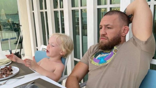 Conor McGregor publicó un video en el que incita a su hijo de tres años a pegarle a otro nene