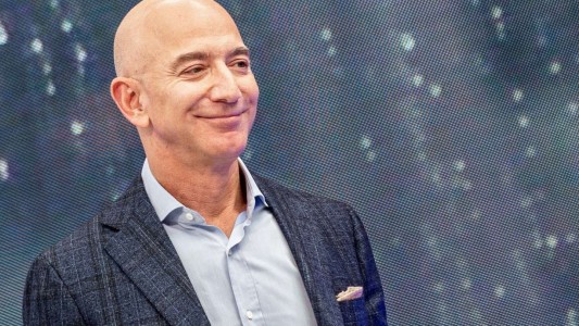 En su última carta como CEO de Amazon, Jeff Bezos dijo que la empresa debe mejorar el trato a los empleados