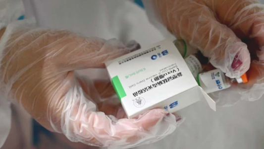 Argentina sale este fin de semana a buscar un millón de vacunas chinas para aplicar como segunda dosis