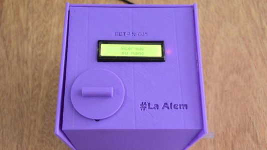 Alumnos de la Escuela Alem generaron un dispositivo para respetar los protocolos