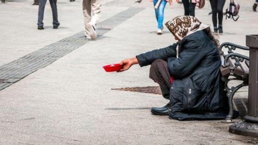 Polémica iniciativa de una ciudad suiza para deshacerse de los indigentes