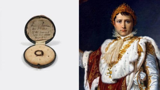 Subastan cabellos, un pañuelo y tela manchada con sangre de Napoleón Bonaparte