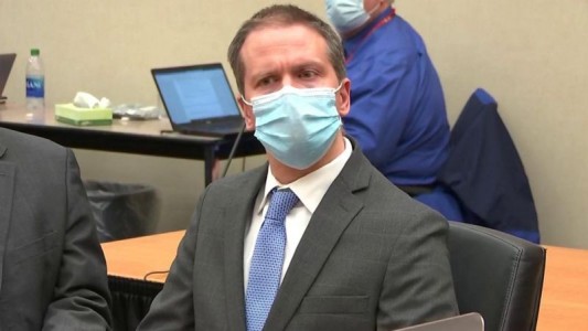 Derek Chauvin: el expolicía condenado por matar a George Floyd pide un nuevo juicio