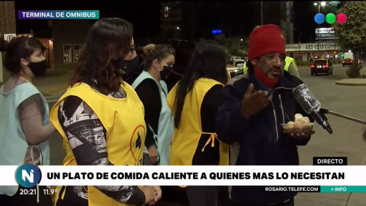 Guiso de lentejas sobre ruedas: taxistas solidarios en su día