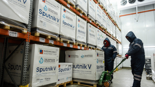 Llegaron al país otras 500.000 vacunas Sputnik V
