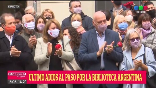 Familiares y amigos despiden a Lifschitz en la Biblioteca Argentina