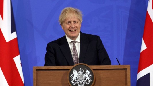 Inglaterra tuvo un día sin muertos por Covid y entra en otra fase