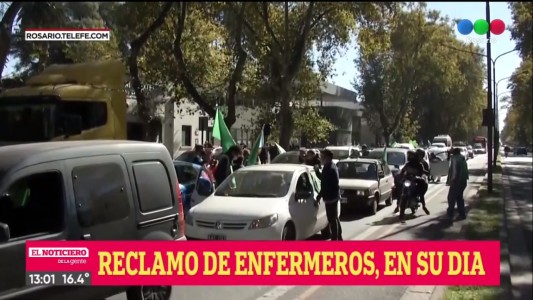 Enfermeros en su día marcharon desde el Hospital Modular Eva Perón hasta el Monumento