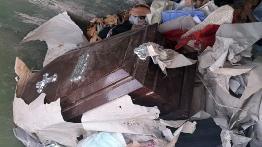 Macabro hallazgo: descubrieron féretro en contenedor del centro de San Lorenzo