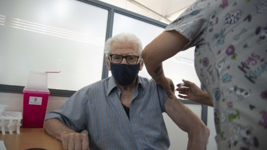 El municipio asiste a vecinos en la inscripción para la vacuna contra el covid-19