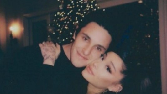 Ariana Grande se casó en secreto con su novio Dalton Gómez
