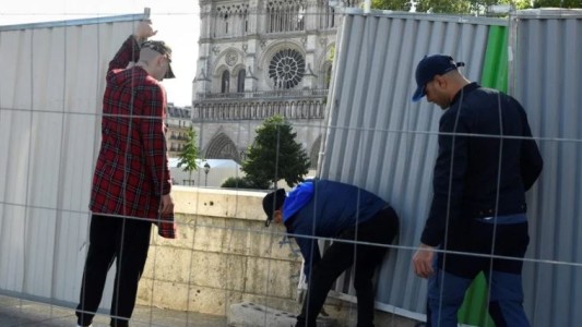 Cerraron la plaza de Notre Dame en París por su alta concentración de plomo