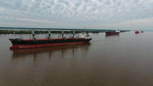 Caos en los puertos por el paro gremial del sector