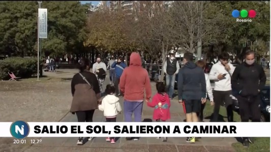Mejoró el tiempo y la gente salió a caminar por los parques