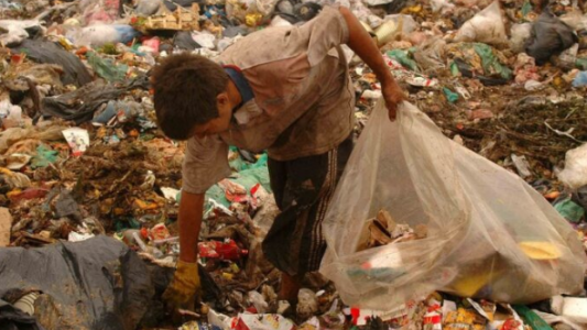 Tres hermanitos que comían de la basura fueron rescatados en barrio Sargento Cabral