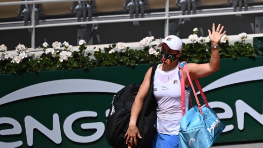Sorpresa en Roland Garros: abandonó la número 1 del mundo en segunda ronda