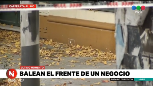 Balean el frente de un negocio en Cafferta al 400