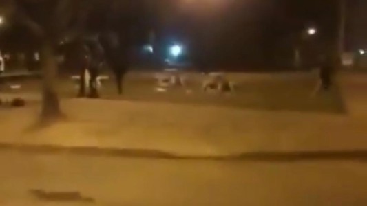 Una fiesta clandestina de menores terminó en una batalla campal