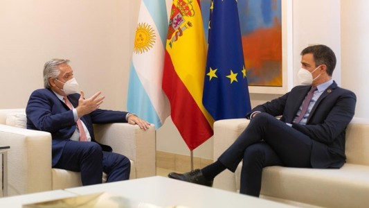 Pedro Sánchez llega al país para reunirse con Alberto Fernández y relanzar la relación