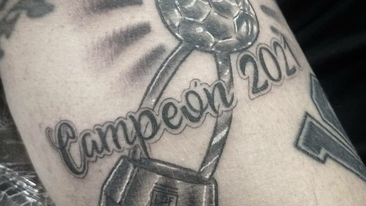 El tatuador de Colón que realiza trabajos "sabaleros" a mitad de precio