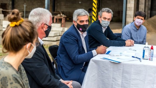 La UNR y la Municipalidad fabricarán bancos para montar aulas al aire libre