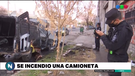 Ardió una camioneta en barrio San Francisquito y su conductor la dejó abandonada