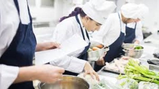 Gastronómicos se movilizan este lunes por el descuento de 10 mil a los trabajadores