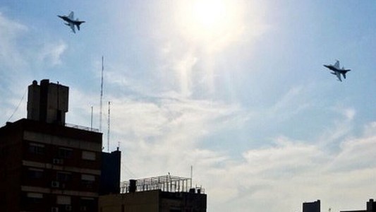 Día de la Bandera: aviones practicarán este viernes en el cielo rosarino