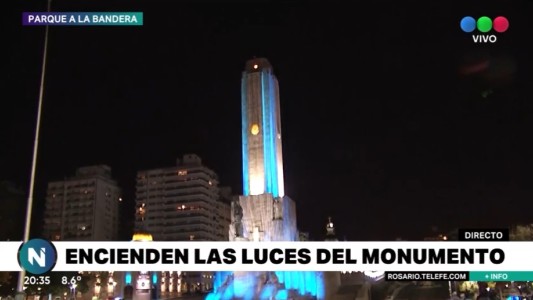 El Monumento encendió luces en vísperas del Día de la Bandera