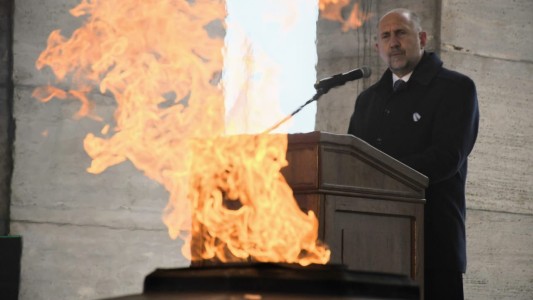 Perotti en el acto del Día de la Bandera: "No hay una causa más fuerte que la vida de los argentinos”