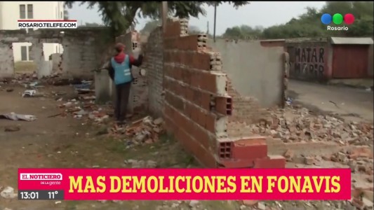 La Municipalidad demuele cocheras que están fuera de la línea de edificación