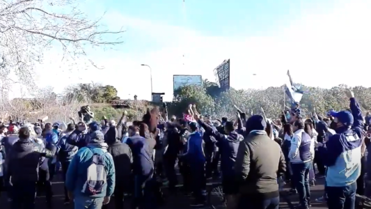 Hinchas de Gimnasia se reunieron a gritar el gol de Maradona a las 16:09