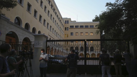 En Grecia, un sacerdote arrojó ácido sobre varios obispos y dejó 10 hospitalizados