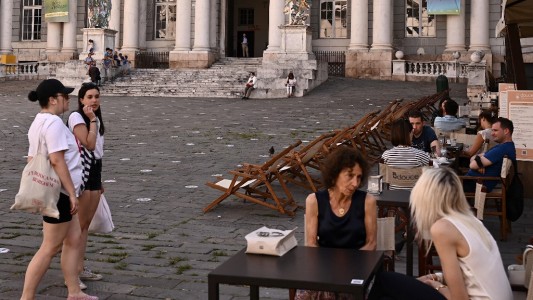 Italia: luego de más de ocho meses, eliminan desde hoy el tapabocas obligatorio al aire libre