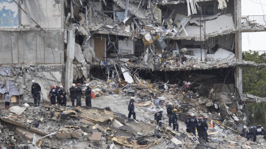 Suben a once los muertos por el derrumbe en Miami y 150 personas siguen desaparecidas