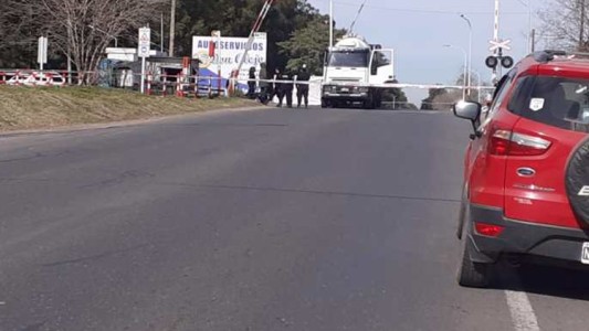Un ciclista falleció en Capitán Bermúdez tras ser aplastado por un camión