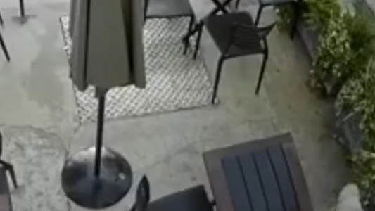 Insólito robo en Jujuy: se sentó en un bar, esperó unos segundos y se robó la mesa