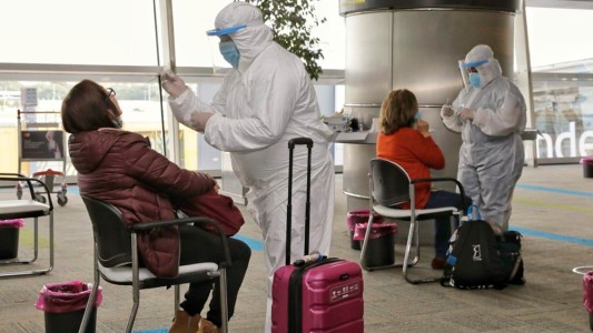 Coronavirus: detectaron 2 casos de la variante Delta en viajeros que llegaron de España y Miami