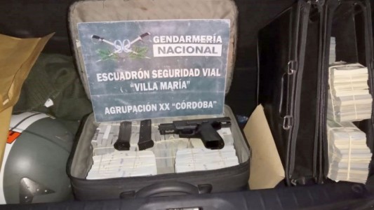 Córdoba: liberaron a los hombres que llevaban más de un millón de dólares y armas en el auto