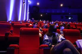 Coronavirus: la provincia habilita cines, teatros, casinos e hipódromos